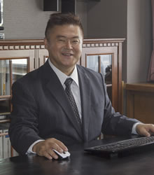 函館西部地区ロマン振興会 理事長 塚本 守