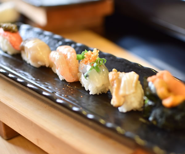 握られるお寿司は旬のお魚等を活かしたものばかり